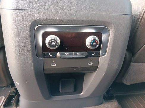 Used 2022 GMC Yukon Denali w/ Denali Premium Package image 20