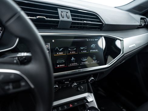 New 2025 Audi Q3 2.0T Premium image 11