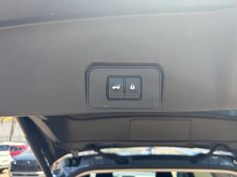 Used 2025 Nissan Rogue SV FWD image 23