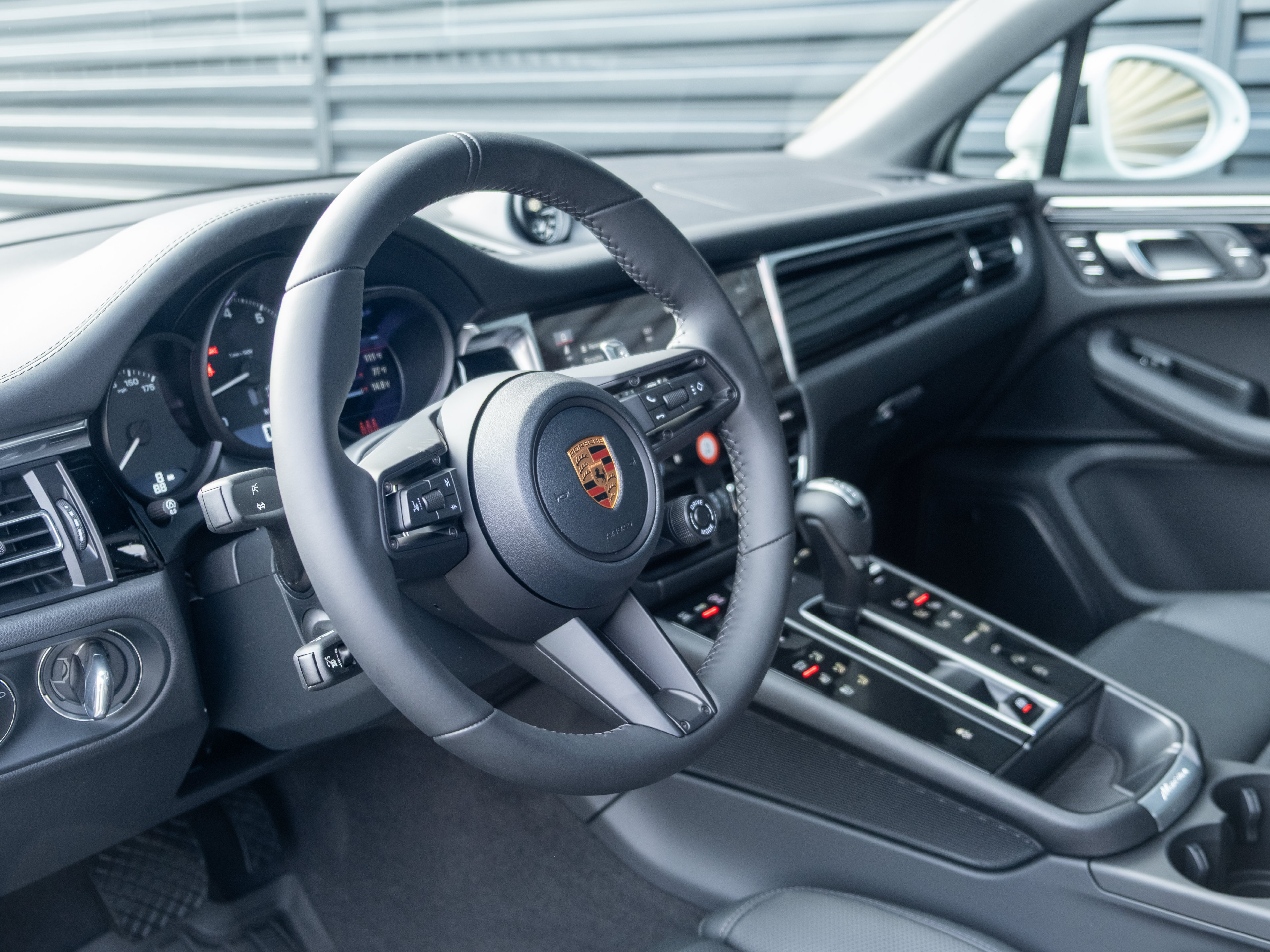 Certified 2026 Porsche Macan AWD/4WD image 4