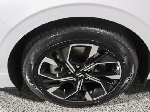 Used 2025 Hyundai Sonata SEL FWD image 11