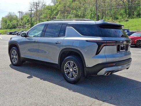 Used 2024 Chevrolet Traverse LT w/ Enhanced Driving Package AWD/4WD image 4