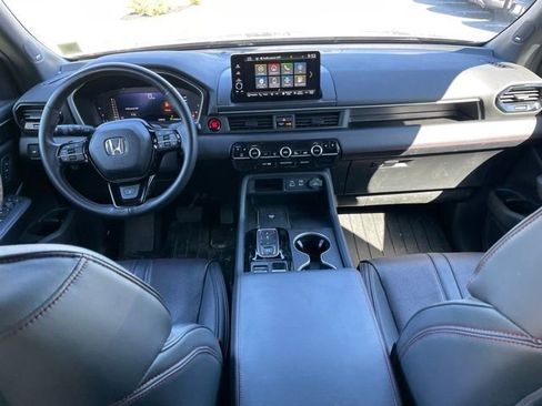 Used 2025 Honda Pilot Black Edition image 11