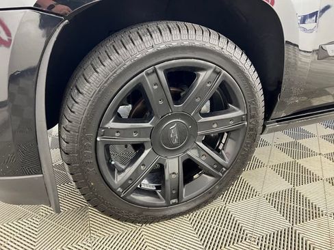 Used 2017 Cadillac Escalade Premium Luxury AWD/4WD image 24