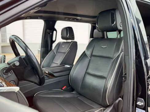 Used 2021 Cadillac Escalade ESV Premium Luxury RWD image 18