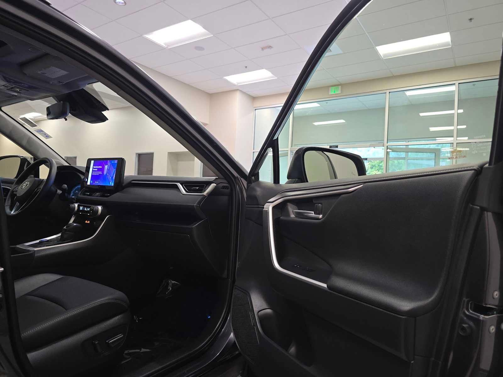 Certified 2025 Toyota RAV4 Limited w/ Advanced Technology Package AWD/4WD image 30