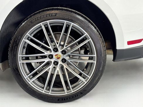 Used 2025 Porsche Macan image 24