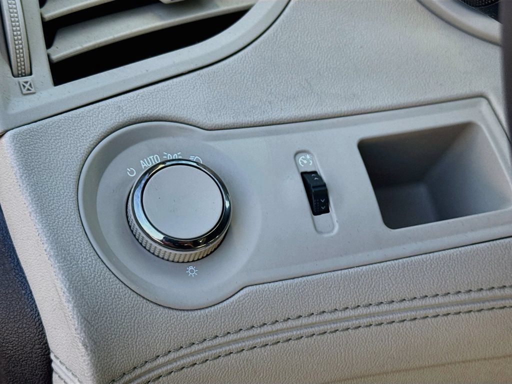 Used 2014 Buick LaCrosse Leather FWD image 10