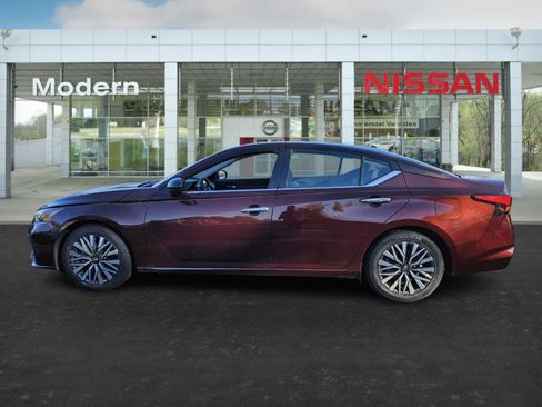 Used 2024 Nissan Altima 2.5 SV image 6