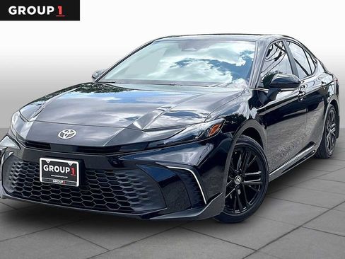 Used 2025 Toyota Camry SE w/ Multimedia Upgrade Package FWD image 1