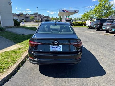 Used 2024 Volkswagen Jetta SE FWD image 5