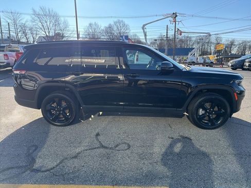 Used 2025 Jeep Grand Cherokee L Altitude image 23