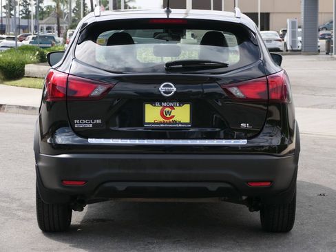 Used 2018 Nissan Rogue Sport SL w/ SL Premium Package FWD image 4