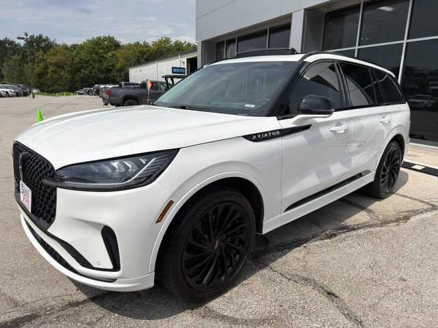 Used 2025 Lincoln Aviator Reserve w/ Jet Appearance Package AWD/4WD image 3