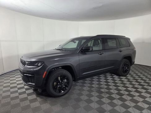 New 2026 Jeep Grand Cherokee L 2WD image 4