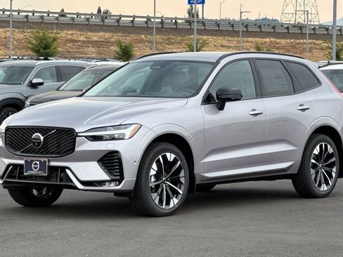 New 2026 Volvo XC60 B5 Plus w/ Climate Package image 7