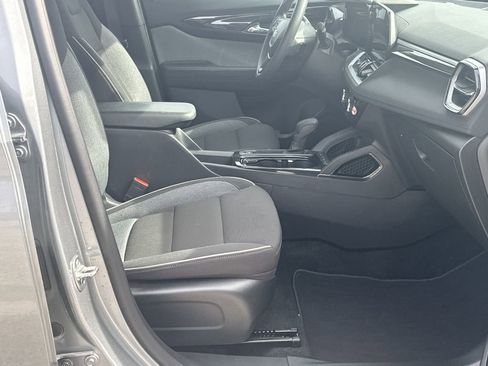 Used 2025 Chevrolet TrailBlazer LT image 11