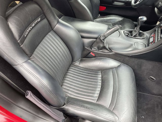 Used 2004 Chevrolet Corvette Coupe w/ Preferred Equipment Group RWD image 12