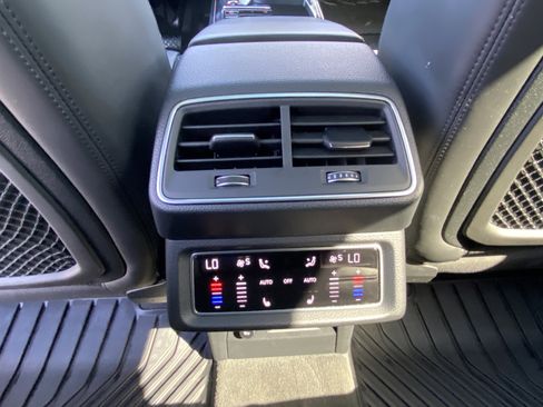 Used 2022 Audi e-tron S Premium Plus image 25