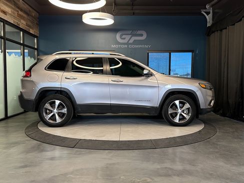 Used 2020 Jeep Cherokee Limited image 2