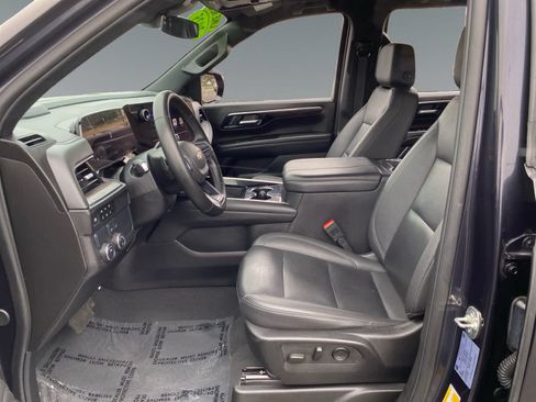 Used 2025 Chevrolet Tahoe LT RWD image 9