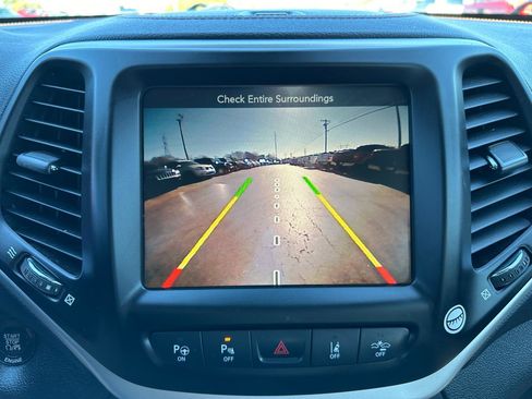 Used 2016 Jeep Cherokee Limited w/ Luxury Group image 17