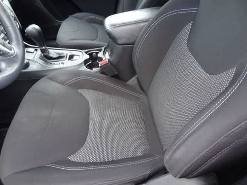Used 2019 Jeep Cherokee Latitude w/ Popular Appearance Group AWD/4WD image 6