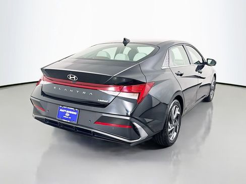 Certified 2024 Hyundai Elantra Limited FWD image 5