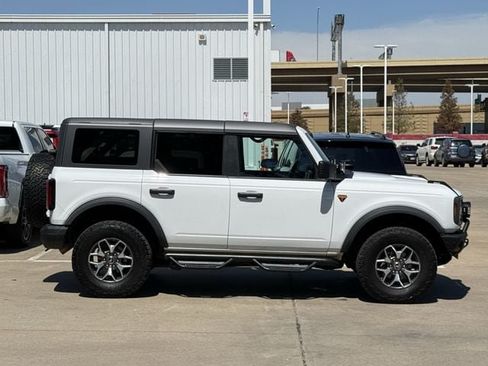 Used 2024 Ford Bronco Badlands AWD/4WD image 3