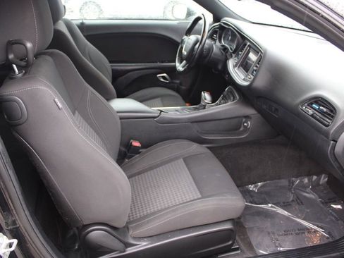 Used 2018 Dodge Challenger SXT image 20