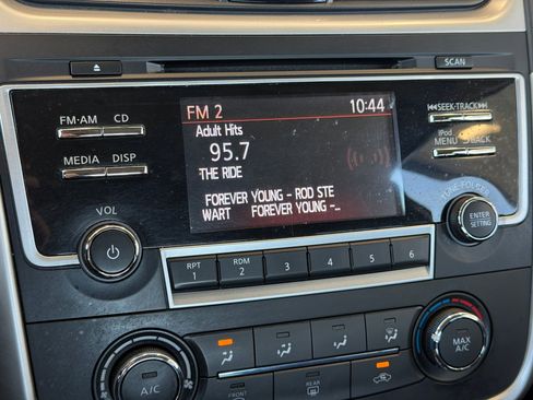 Used 2018 Nissan Altima 2.5 S w/ S Convenience Package image 19