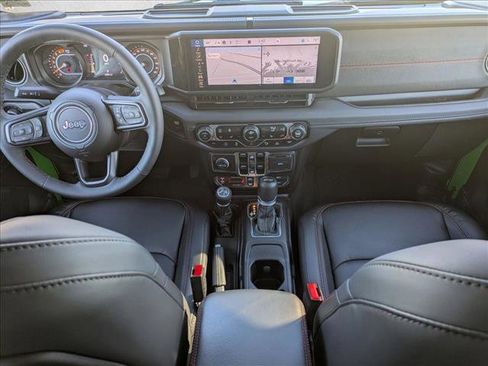 Used 2025 Jeep Wrangler Unlimited Rubicon image 17
