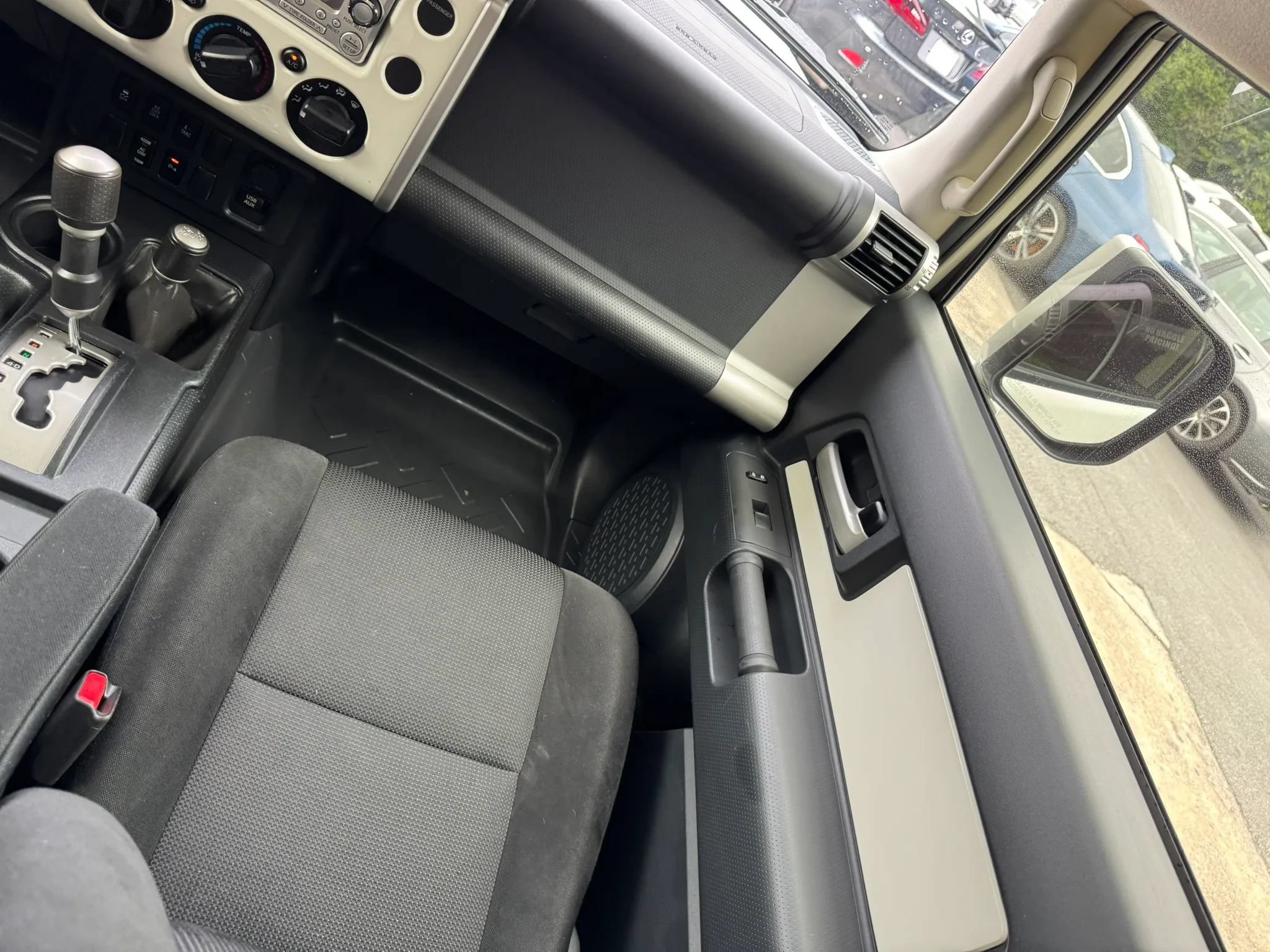 Used 2014 Toyota FJ Cruiser 4WD w/ Upgrade Package image 12