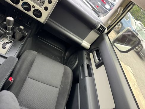Used 2014 Toyota FJ Cruiser 4WD w/ Upgrade Package image 12