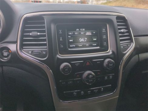 Used 2017 Jeep Grand Cherokee Laredo image 35