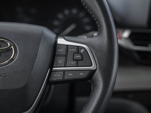 Used 2021 Toyota Sienna XLE image 30