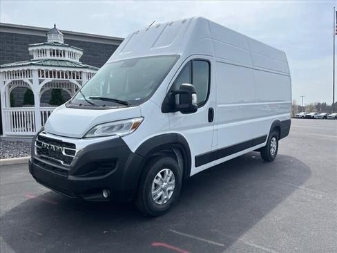Used 2024 RAM ProMaster 3500 w/ Quick Order Package 22G SLT FWD image 2