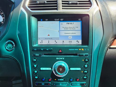 Used 2017 Ford Explorer Platinum image 33