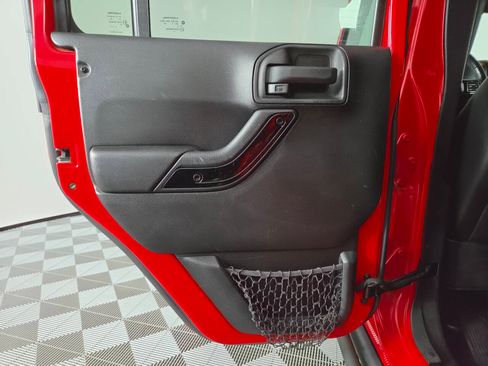Used 2015 Jeep Wrangler Unlimited Sahara AWD/4WD image 21