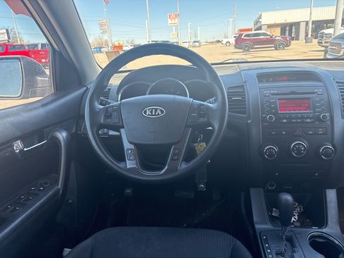 Used 2011 Kia Sorento LX w/ Convenience Pkg image 11