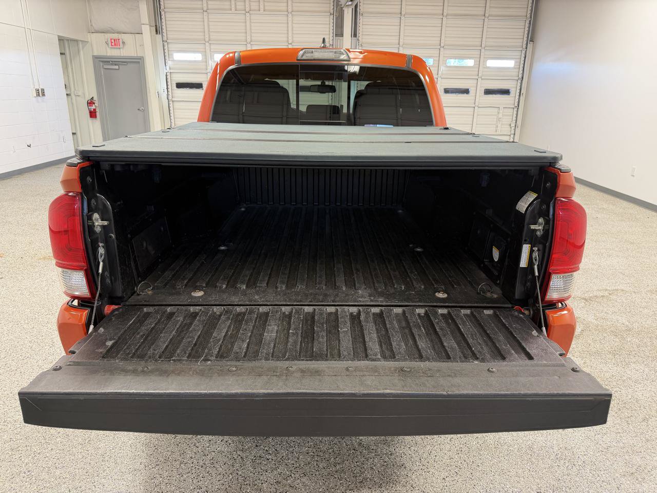Used 2017 Toyota Tacoma TRD Sport w/ Tow Package (A/T) AWD/4WD image 7