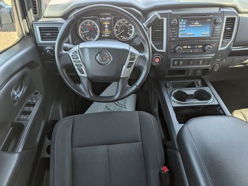 Used 2018 Nissan Titan SV w/ SV Convenience Package image 26