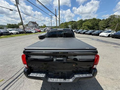 Used 2018 Toyota Tacoma SR w/ SR Convenience Package AWD/4WD image 6
