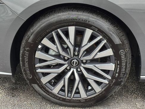 Used 2025 Nissan Altima 2.5 SV FWD image 31
