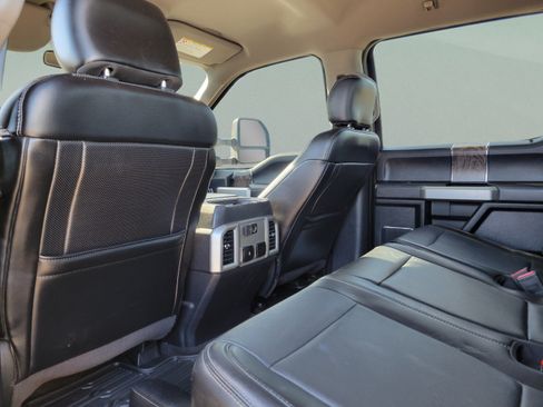 Used 2018 Ford F250 Lariat w/ Lariat Value Package AWD/4WD image 5