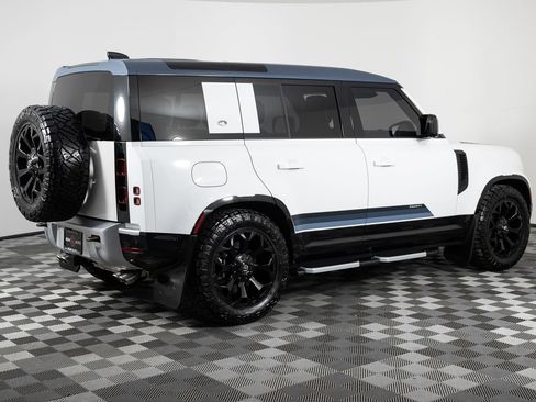 Used 2024 Land Rover Defender 110 SE image 7