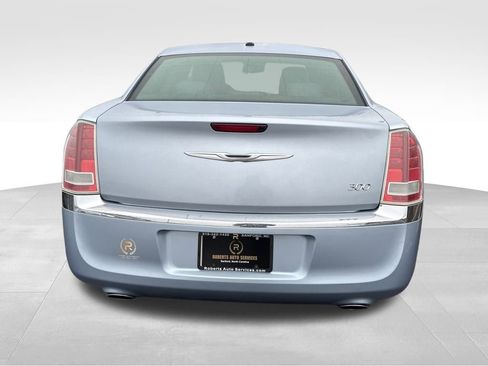 Used 2012 Chrysler 300 image 4