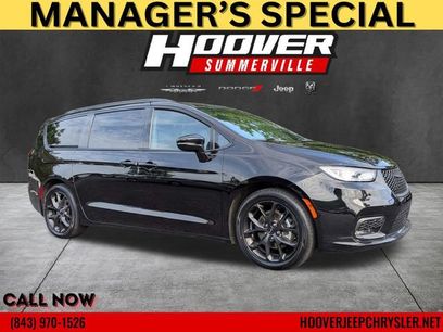 Used 2025 Chrysler Pacifica Limited