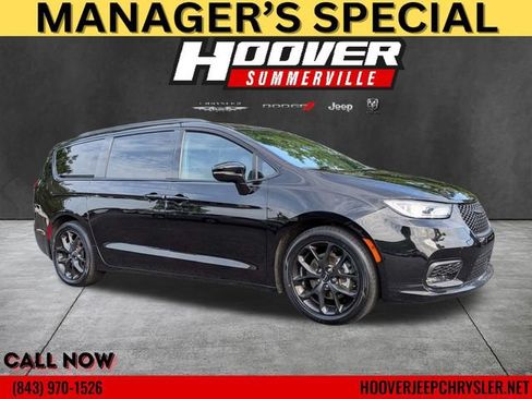 Used 2025 Chrysler Pacifica Limited FWD image 1