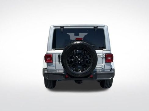 Used 2024 Jeep Wrangler Unlimited Sahara w/ Technology Group AWD/4WD image 15